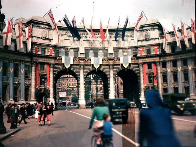 Fagaaraha Admiralty Arch in London