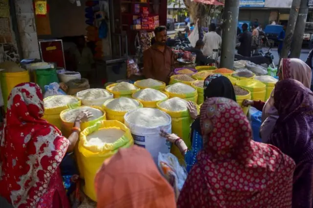 पाकिस्तान स्टॉक एक्सचेंज में तेज़ी