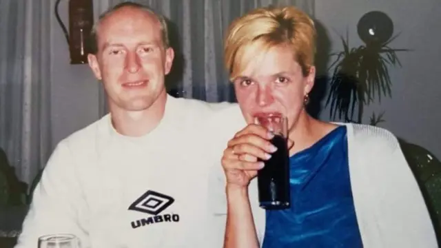 스티븐과 헤더의 젊은 시절 사진