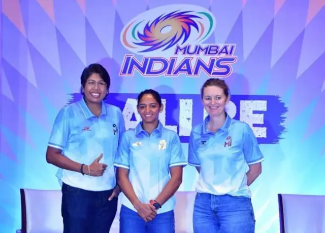 ఝులన్ గోస్వామి, హర్మన్‌ప్రీత్ కౌర్, షార్లెట్ ఎడ్వర్డ్స్.