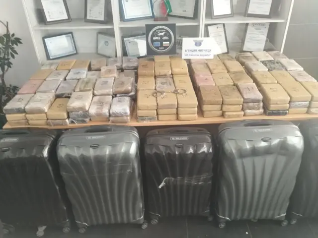  Imbwa yatojwe gusaka no kwinukiriza ikumva ibiyobyabwenge ni yo yatahuye ibi byafashwe