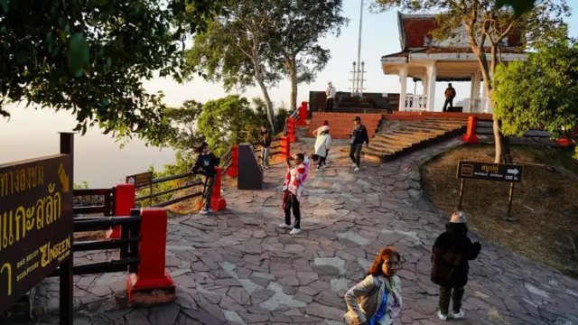 यह मंदिर कंबोडियाई नागरिकों के लिए धर्म और आस्था का केंद्र है