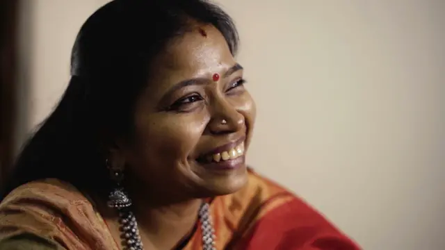 “பெற்றவர்களின் துணை எங்களுக்கு என்றும் தேவை என்று நாங்கள் நினைத்தோம். ஆரம்பத்தில் என்னுடைய வீட்டில் கடுமையான மறுப்பு இருந்த போதும், என்னுடைய கணவர் என்னை கவனித்தக் கொண்ட விதம் என்னுடைய பெற்றோர்களுக்கு மன நிறைவை அளித்தது. 