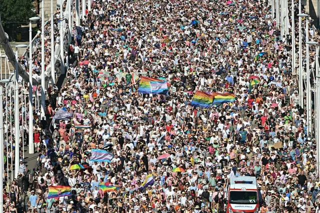 جمعیت زیاد در حمایت از  ال‌جی‌بی‌تی‌کیو