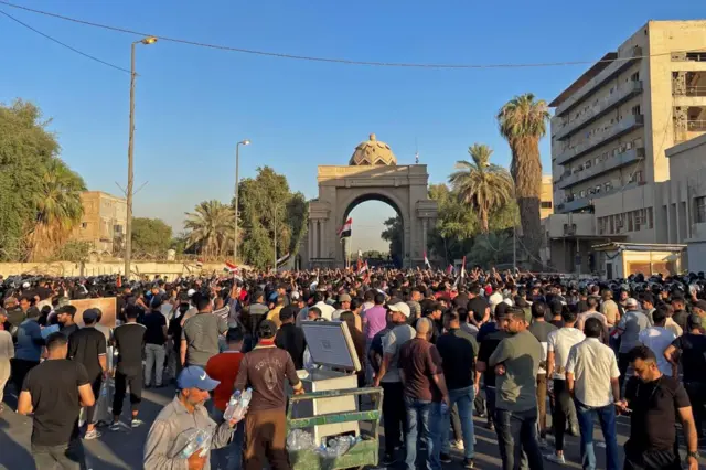 Садрчылар парламенттин алдында