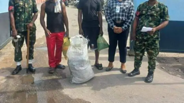 Awon ọkunrin ologun ti wọn yọ niṣẹ naa ni ko wọṣọ ṣọja 