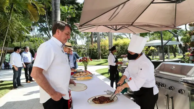 Bolsonarobets apostas esportivasfrente a mesabets apostas esportivasque churrasqueira serve carne,bets apostas esportivasárea aberta e arborizada