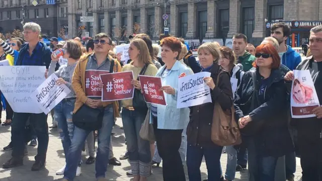 Акція по Сенцову