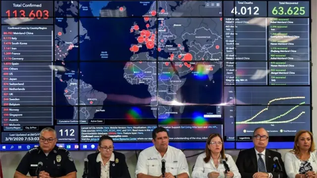 Conferencia de prensa de autoridades sanitarias de Panamá.