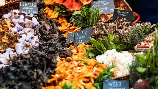 Дикие грибы на рынке