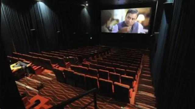 कोरोनामुळे थिएटर्स बंद आहेत.