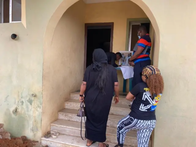 Pipo dey sign condolence register