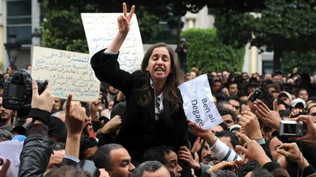 Ben Ali yakuwe ku butegetsi mu 2011 inyuma y'imyiyerekano yadutse mu gihugu igaheza igakwiragira mu bihugu vy'abarabu biri muri Afrika ya ruguru