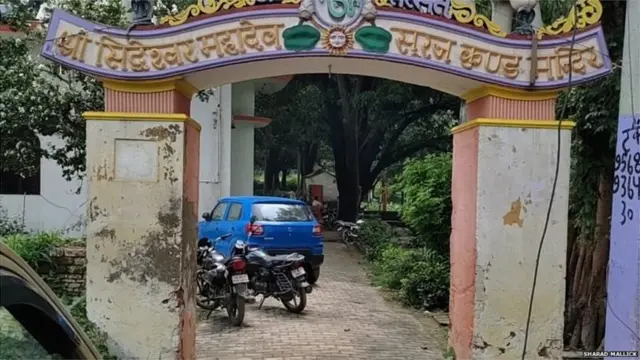 కాంధ్లాలో పూజలు జరిగిన ఆలయం