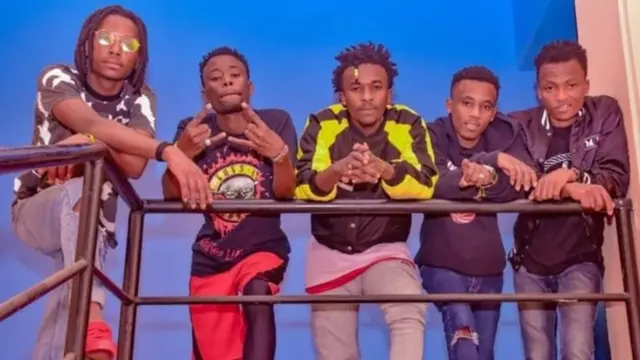 Kikundi cha wanamuziki wa Sailors kilichoimba wimbo Wamlambez