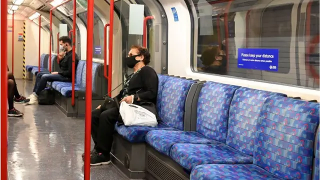 যুক্তরাজ্যে চতুর্থ স্তরের বা সর্বোচ্চ পর্যায়ের বিধিনিষেধ আরোপ করা হয়েছে।