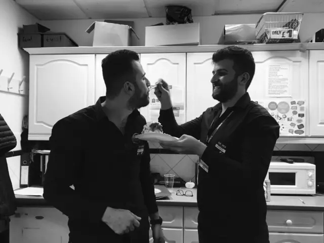 الراحل محمد الحاج علي يحتفي مع أخيه عمر بعيد ميلاده