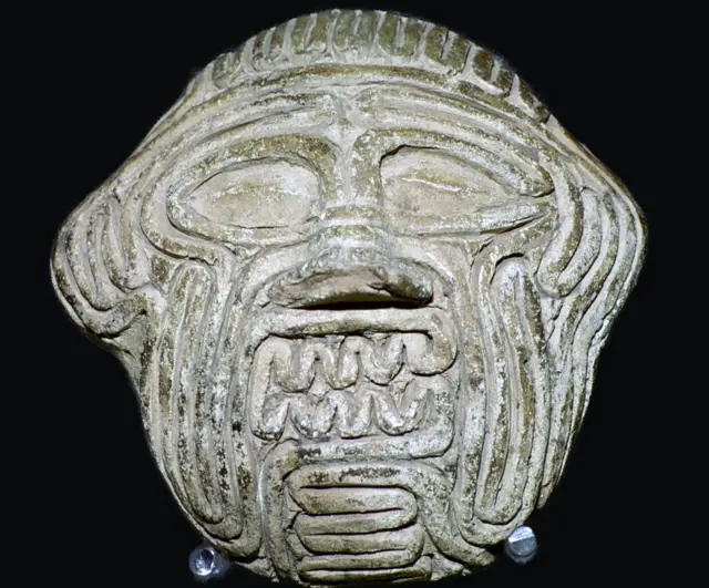 Não havia madeira na Mesopotâmia, então eles tiveram que trazê-la das montanhas. Esta é uma máscara de argila com o rosto de Humbaba da cidade de Sippar na Baixa Mesopotâmia, atual Iraque