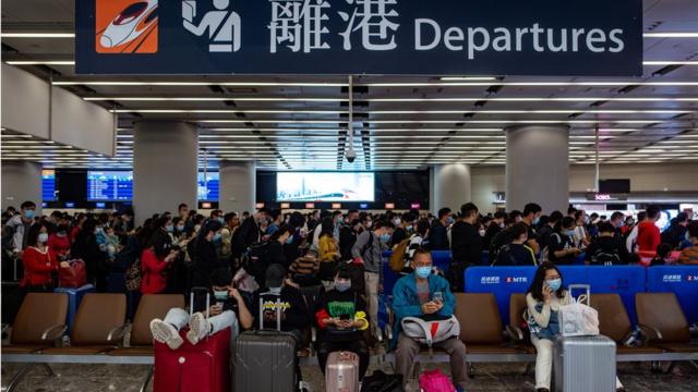 香港政府宣布将于1月30日起暂停来往香港和中国大陆的高铁服务。