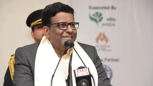 वी षणमुगनाथन