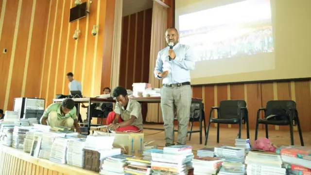 Kitaabota gama Feesbuukiin walitti qabaman