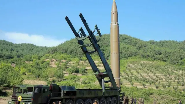북한이 공개한 ICBM 모습