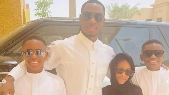 Jude Ighalo ati awọn ọmọ rẹ