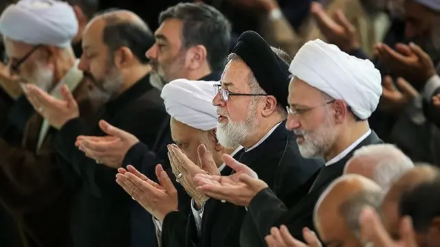 در کنار دامادش٬ محمدسعید مهدوی کنی٬ رئیس پیشین دانشگاه امام صادق