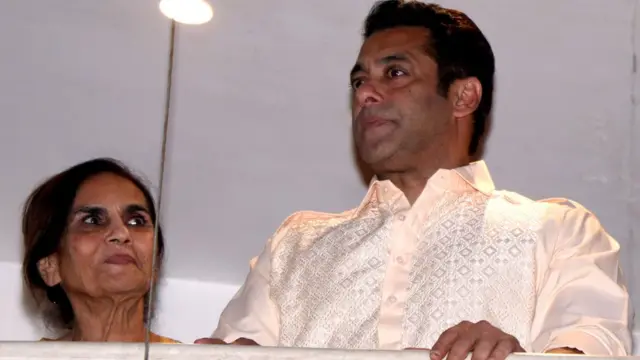 अपनी मां सलमा ख़ान के साथ सलमान ख़ान