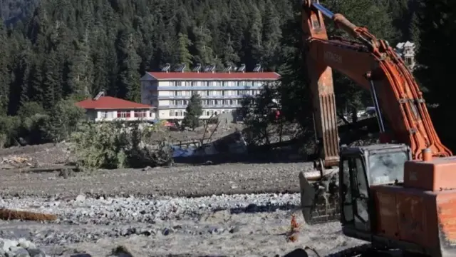 Mulj nije stigao do zgrade hotela u kojoj su bili Tamuna i još desetak ljudi koji su boravili u blizini