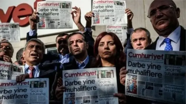 Cumhuriyet gazetesi önünde protesto