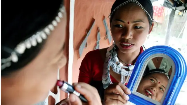 గిరిజన బాలికలు