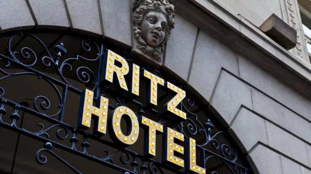 Entrada del hotel Ritz en Londres