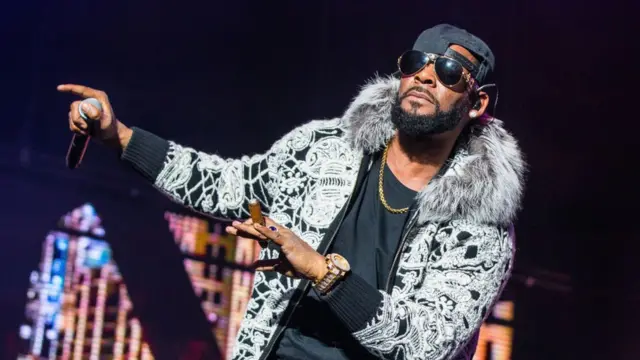 R Kelly no palco durante show