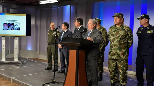 El ministro de Defensa.