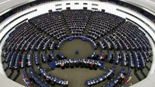 संसद में महिलाएं