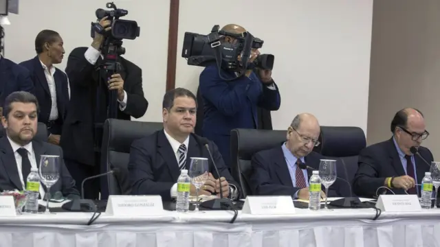 Representantes de la oposición.