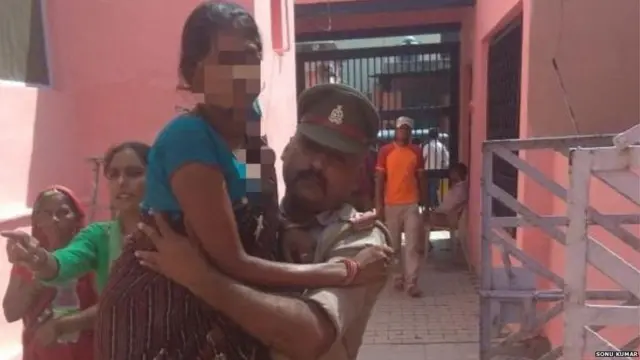 સોનુ કુમાર મહિલા ભાવના સાથે