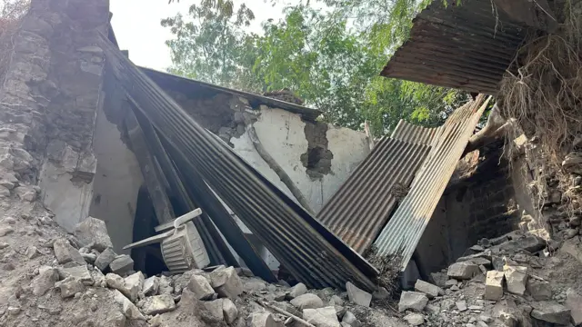 अतिवृष्टीमुळे हसनाळमधील घरांची झालेली पडझड