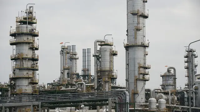 คดีขอให้ศาลปกครองสั่งระงับการขยาย 76 โรงงานในนิคมอุตสาหกรรมมาบตาพุด เนื่องจากไม่ปฏิบัติตามรัฐธรรมนูญ ถือเป็นผลงานชิ้นโบว์แดงของนายศรีสุวรรณ