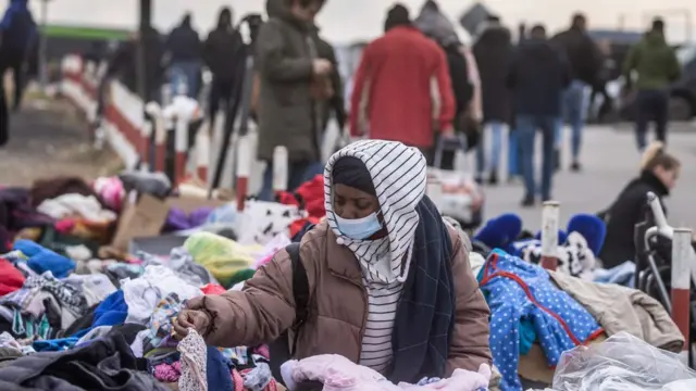 Ukraine-Russia war: Latest pictures of how Africans dey escape Ukraine