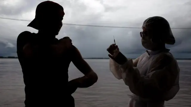 Saat ini tidak banyak penelitian yang mencari tahu apakah vaksin Covid-19 dapat membantu mengurangi gejala Covid panjang.