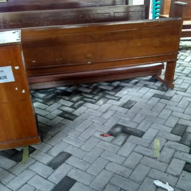 Kondisi di dalam gereja, ibadah menjelang Paskah.