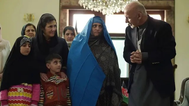 شربت ګله له ولسمشر غني سره