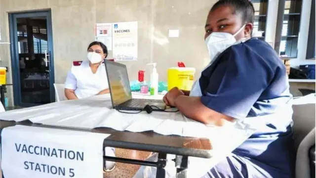 South Africa don fully vaccinated at least 480,000 pipo