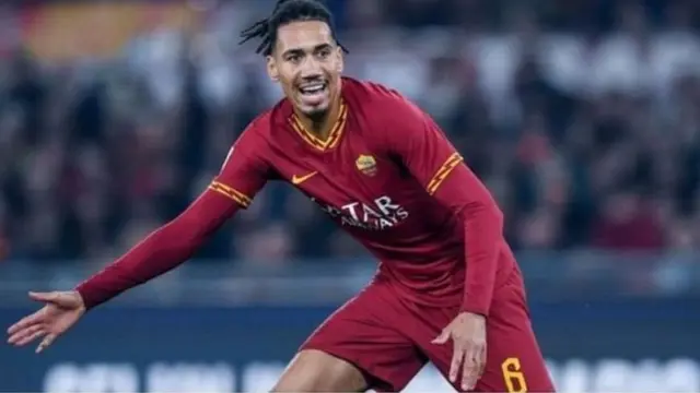 Smalling kwa sasa anacheza kwa mkopo na klabu ya AS Roma ya Italia.