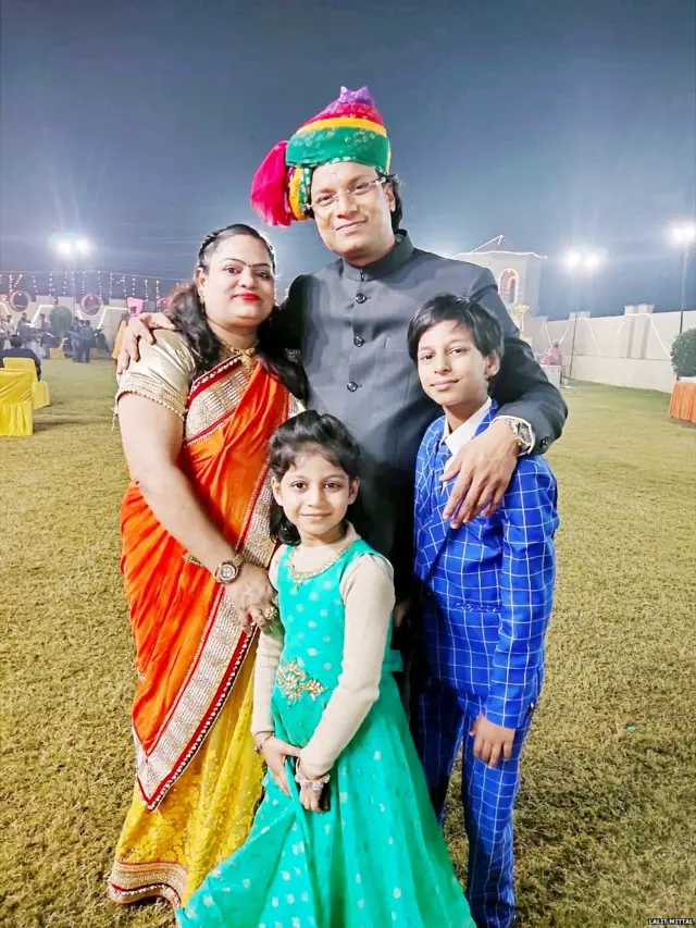 अपनी पत्नी प्रियंका और बच्चों के साथ ललित मित्तल