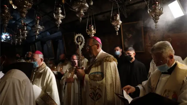 د لوېدیځې غاړې بیت الحلم کې کاتولیک کلیسا کې مذهبي مراسم.