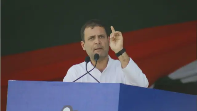 કૉંગ્રેસે પોતાના સંકલ્પ પત્રમાં જણાવ્યું છે કે, ભાજપ સરકારની બેદરકારીના કારણે ગુજરાતમાં કોરોનાથી ત્રણ લાખ કરતાં વધારે લોકોનાં મૃત્યુ થયાં છે. તેમ છતાં સરકાર આંકડા છુપાવી રહી છે