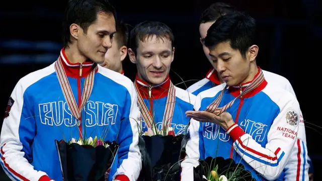 빅토르 안(오른쪽)은 쇼트트랙을 계속하기 위해 2011년 러시아에 귀화했다